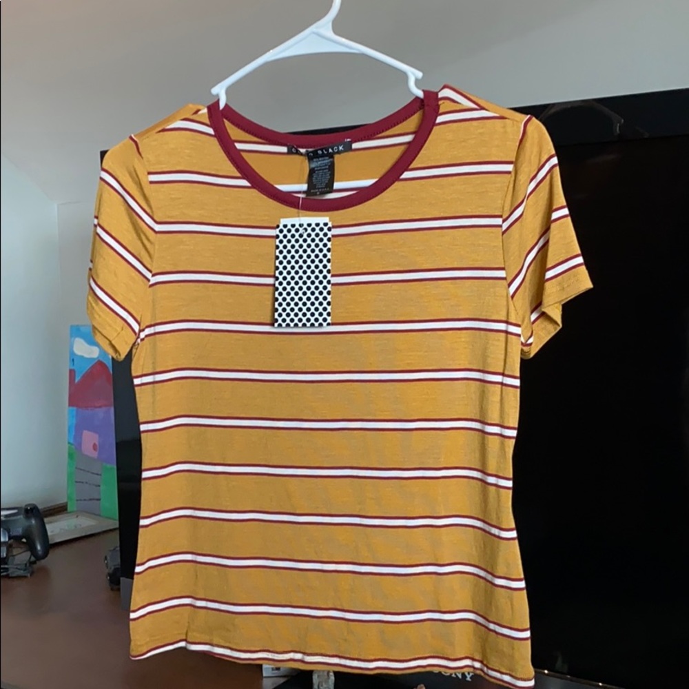Super cute and trendy striped short sleeve shirt